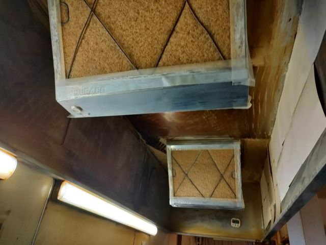 コーヒー豆の油塵がダンパーやファンに付着していくので風速が次第に落ちていく コーヒー豆の油塵がダンパーやファンに付着していくので風速が次第に落ちていく