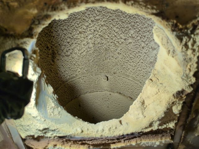 立ち上がりダクト清掃前 立ち上がりダクト清掃前